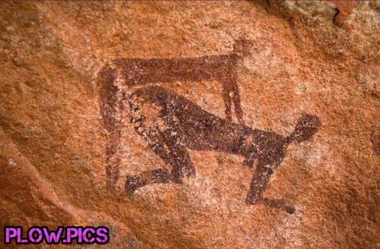 Backshot cave painting in Algeria (dated around 7-2000 BCE)